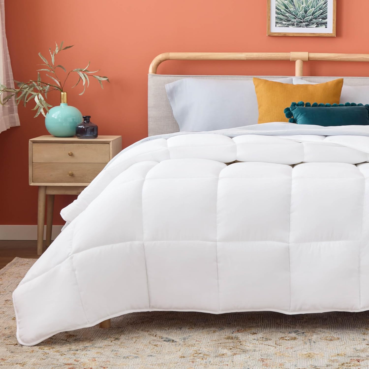 LinenSpa All-Season White Down Alternative Quilted Comforter